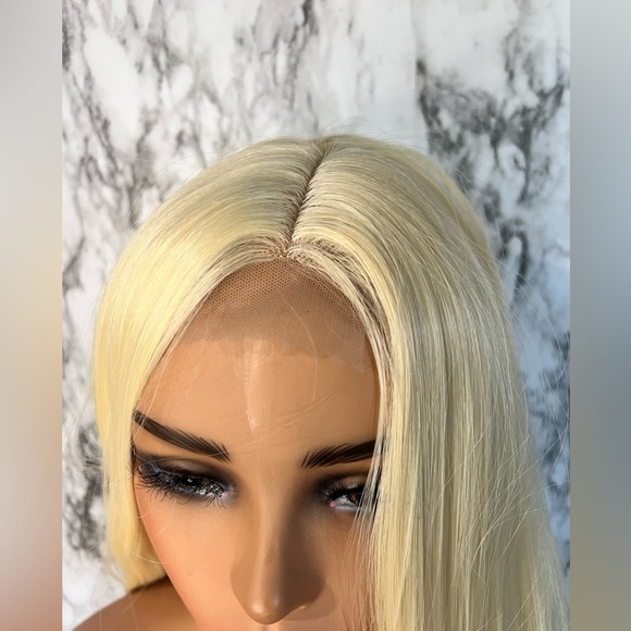 Closure front Mesh 32 Inch Light Blonde Long Wig - Picture 8 of 8